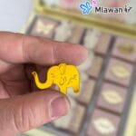 مرآة محفورة بشكل فيل