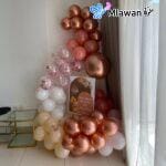 Personalized baby celebration balloon easel with custom name display