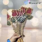⁦وردة خشبية محفورة بالاسم - هدية فريدة لجميع المناسبات رمز للمشاعر والحب الدائم⁩ - الصورة ⁦3⁩