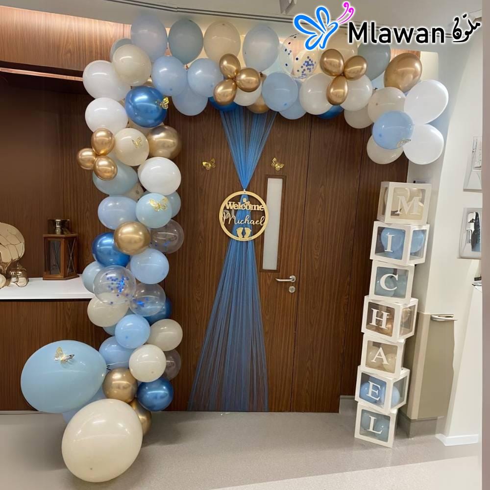 Luxury newborn room decoration with personalized name sign and balloon arch Luxury newborn room decoration with personalized name sign and balloon arch