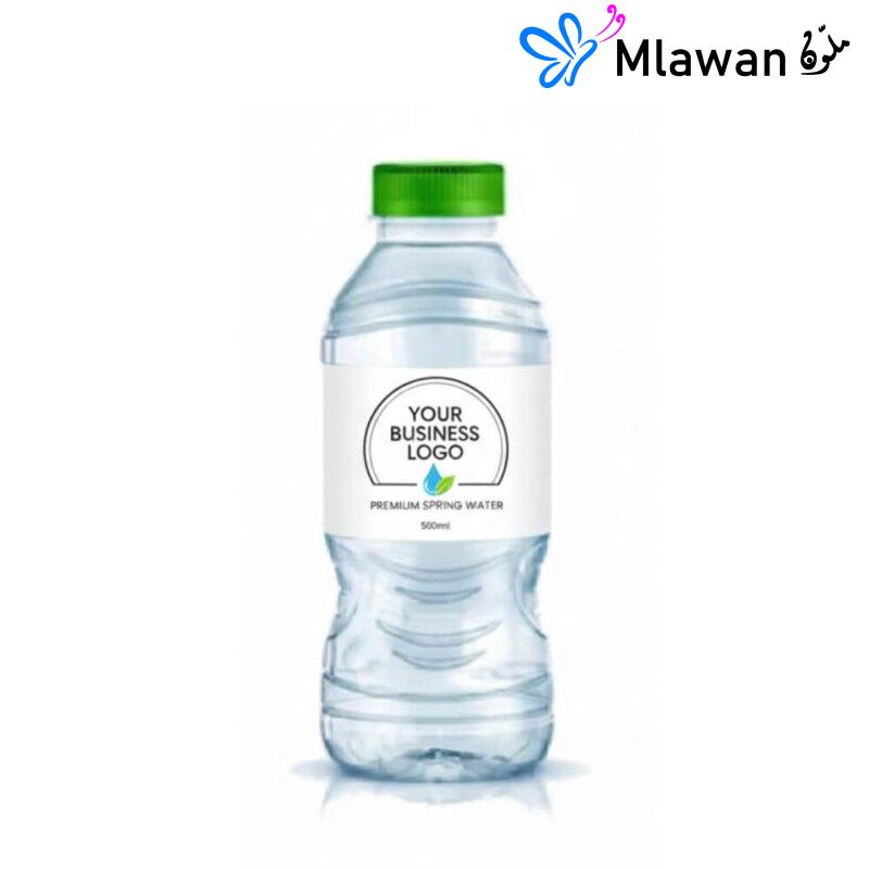 قوارير مياه مخصصة بشعار صديق للبيئة غطاء أخضر