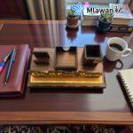 ⁦اسم مكتب خشبية مخصصة برمز استجابة سريعة أكريليك عاكس لمسة أنيقة واحترافية⁩ - الصورة ⁦5⁩