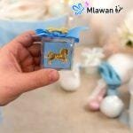 Transparent giveaway box with golden horse design and personalized ribbon.