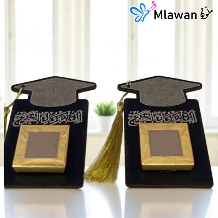 Customizable chocolate box shaped like a graduation cap with personalized message