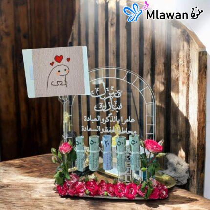 ستاند أكريليك ورد فاخر هدية - Elegant Acrylic Money Box Flower Stand Luxury Gift with Fresh Blooms