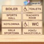 لافتات خشبية إرشادية متينة -انجليزي وبولندي.