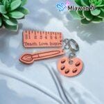 هدية سلسلة مفاتيح لمعلم الفنون مع تعليقات المسطرة والفرشاة واللوحة